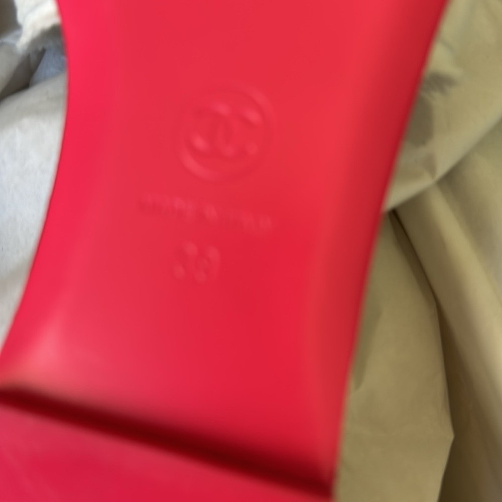 CHANEL White and Red Sandals - Picture 6 of 8